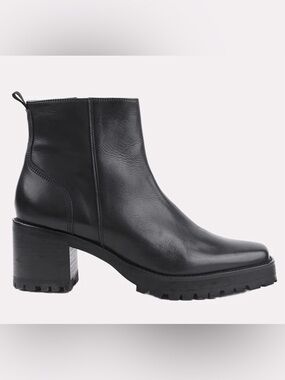 Andre Assous Milla Women’s Leather Chunky Lug Ankle Boots NWOT Black Size 10